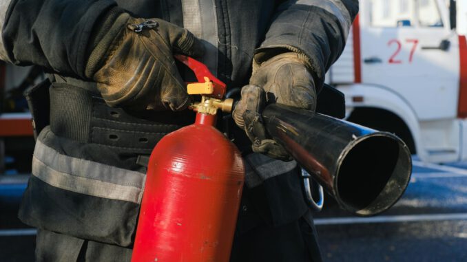 122 Einsätze in der Silvesternacht: Feuerwehren und Rettungsdienst vorwiegend mit kleineren Bränden beschäftigt