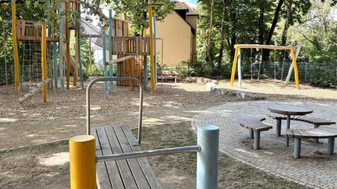 Erbenheim erneuert Spielplatz an der Moabiter Straße mit inklusiven Angeboten Erbenheim erneuert Spielplatz an der Moabiter Straße mit inklusiven Angeboten