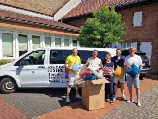 Kissenspende für Jugendtreffs in Wiesbadener Vororten