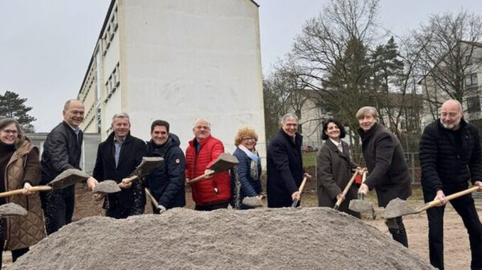 Kohlheckschule in Wiesbaden wird erweitert: Mensa, Ganztag und Doppelsporthalle geplant Kohlheckschule in Wiesbaden wird erweitert: Mensa, Ganztag und Doppelsporthalle geplant