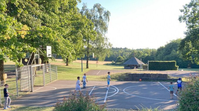 Sommerfreizeit in Ober Seemen: 28 Kinder erleben Spiele, Kunst und eigene Disco Sommerfreizeit in Ober Seemen: 28 Kinder erleben Spiele, Kunst und eigene Disco