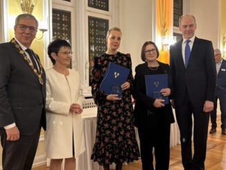 Wiesbaden ehrt Menschenrechtlerinnen und zwei Lebensretter mit Preisen für Zivilcourage und Bürgermut