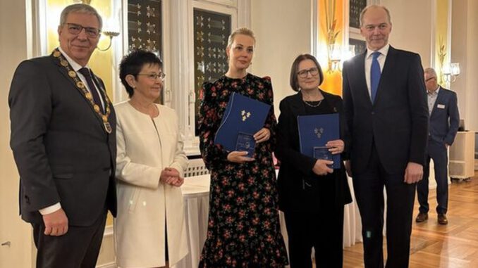 Wiesbaden ehrt Menschenrechtlerinnen und zwei Lebensretter mit Preisen für Zivilcourage und Bürgermut