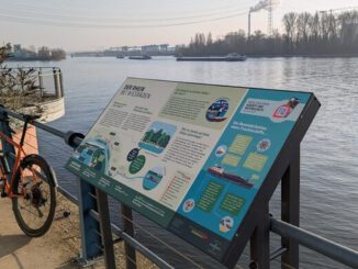 Wiesbaden stellt neun neue Informationstafeln an Rhein und Main auf