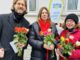 Wiesbaden verteilt Fairtrade Rosen zum Valentinstag und wirbt für fairen Handel
