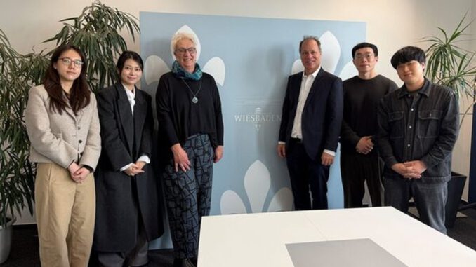 Wiesbaden zeigt integriertes Modell zur sozialen Wohnraumversorgung bei Besuch aus Südkorea Wiesbaden zeigt integriertes Modell zur sozialen Wohnraumversorgung bei Besuch aus Südkorea
