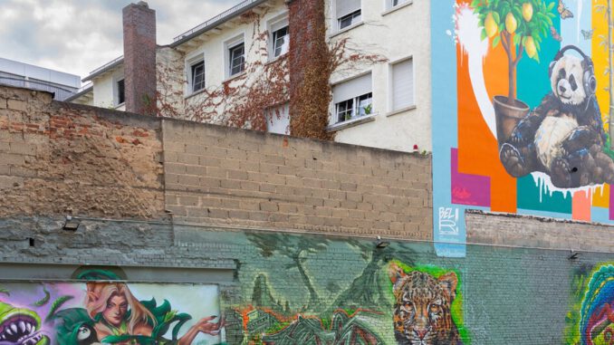 Zwischennutzung in Rüsselsheim: Graffiti, Sitzmöbel und zwei Jahre öffentliche Nutzbarkeit am Marktstraße Areal Zwischennutzung in Rüsselsheim: Graffiti, Sitzmöbel und zwei Jahre öffentliche Nutzbarkeit am Marktstraße Areal